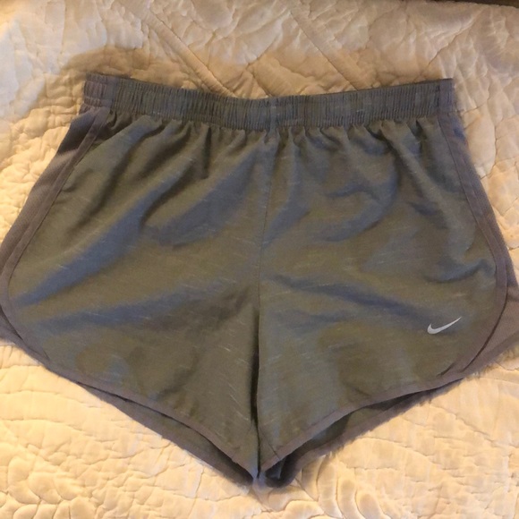 Children’s size Large Nike DRI-FIT gray running shorts - Picture 1 of 11